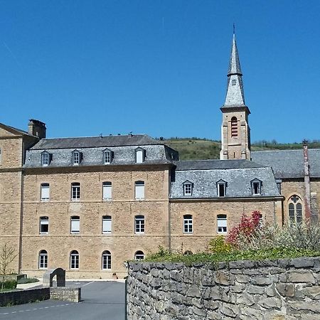 Accueil Du Couvent De Malet Otel Saint-Côme-dʼOlt Dış mekan fotoğraf