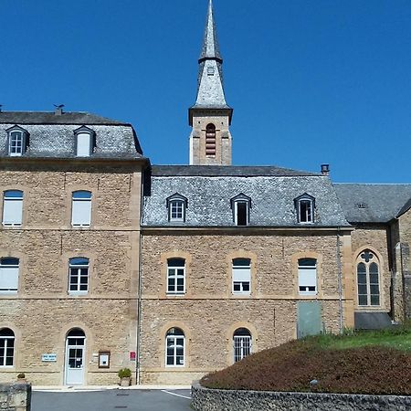 Accueil Du Couvent De Malet Otel Saint-Côme-dʼOlt Dış mekan fotoğraf