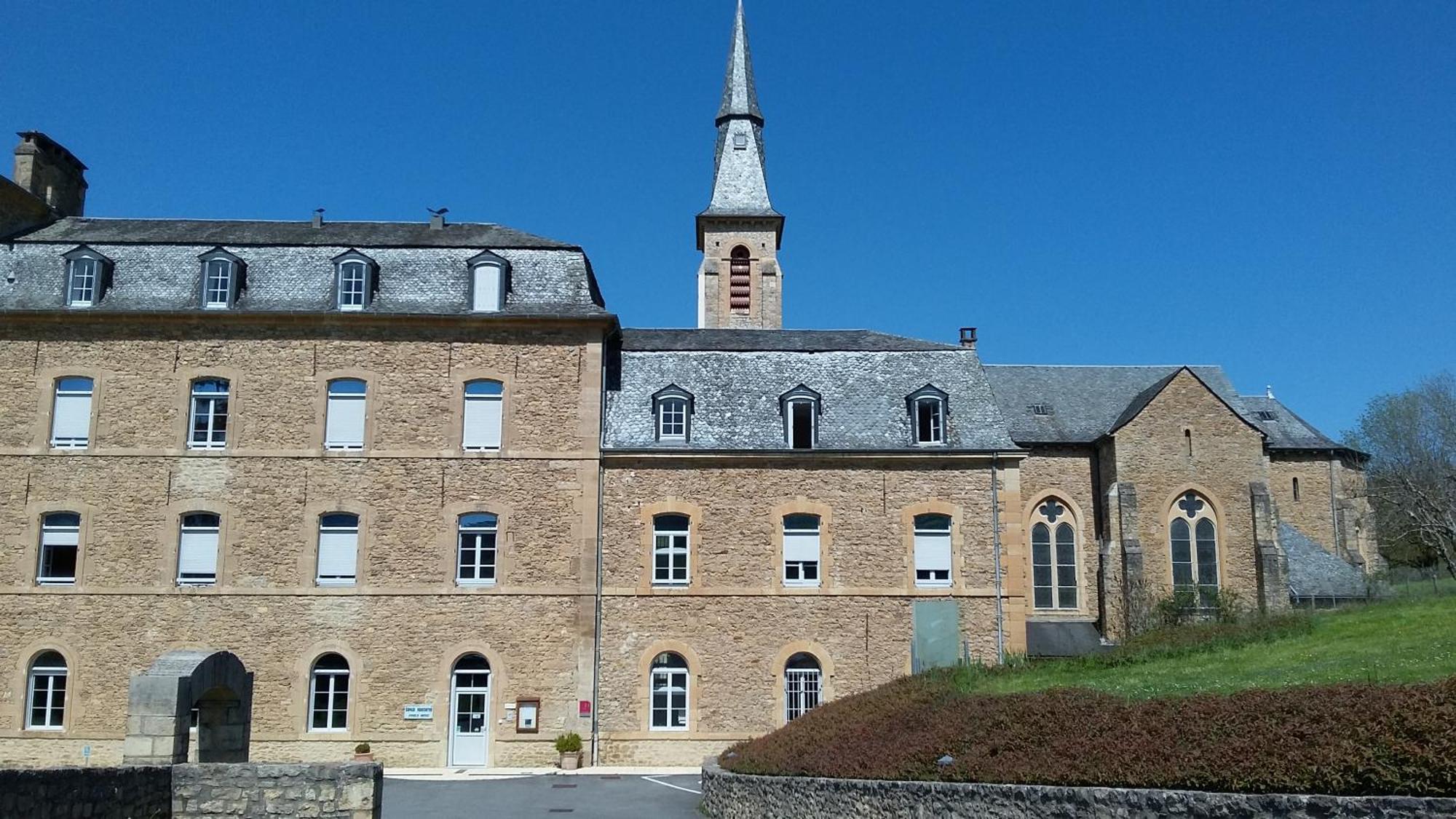 Accueil Du Couvent De Malet Otel Saint-Côme-dʼOlt Dış mekan fotoğraf