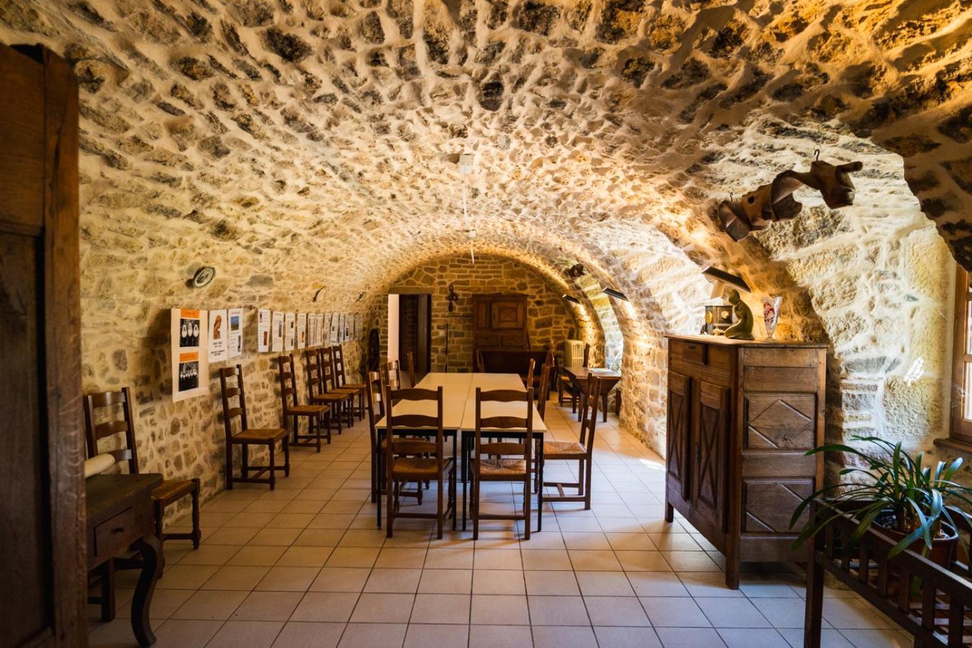 Accueil Du Couvent De Malet Otel Saint-Côme-dʼOlt Dış mekan fotoğraf