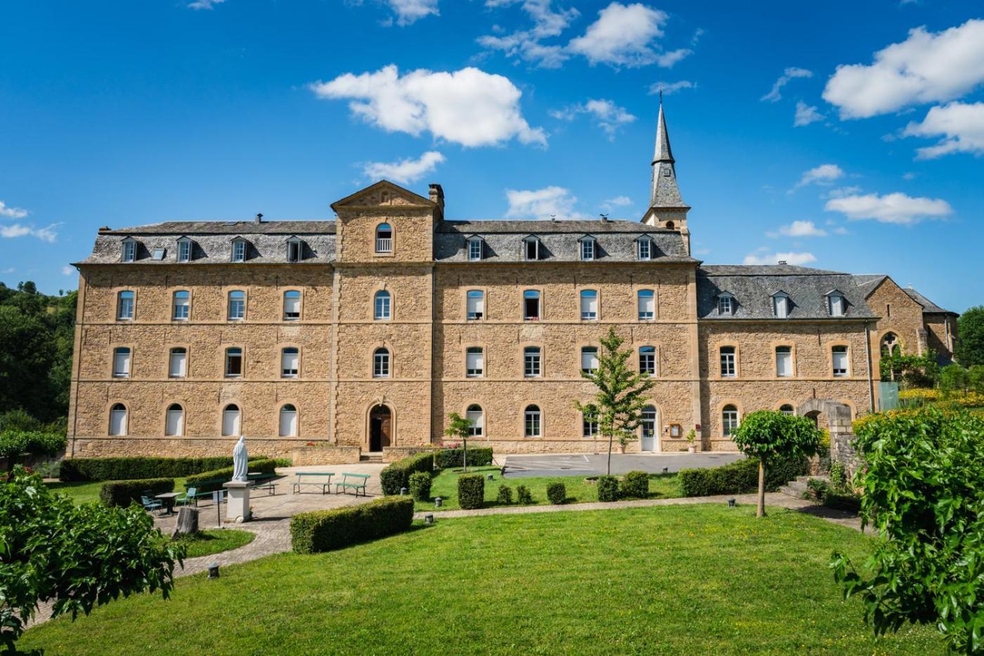 Accueil Du Couvent De Malet Otel Saint-Côme-dʼOlt Dış mekan fotoğraf