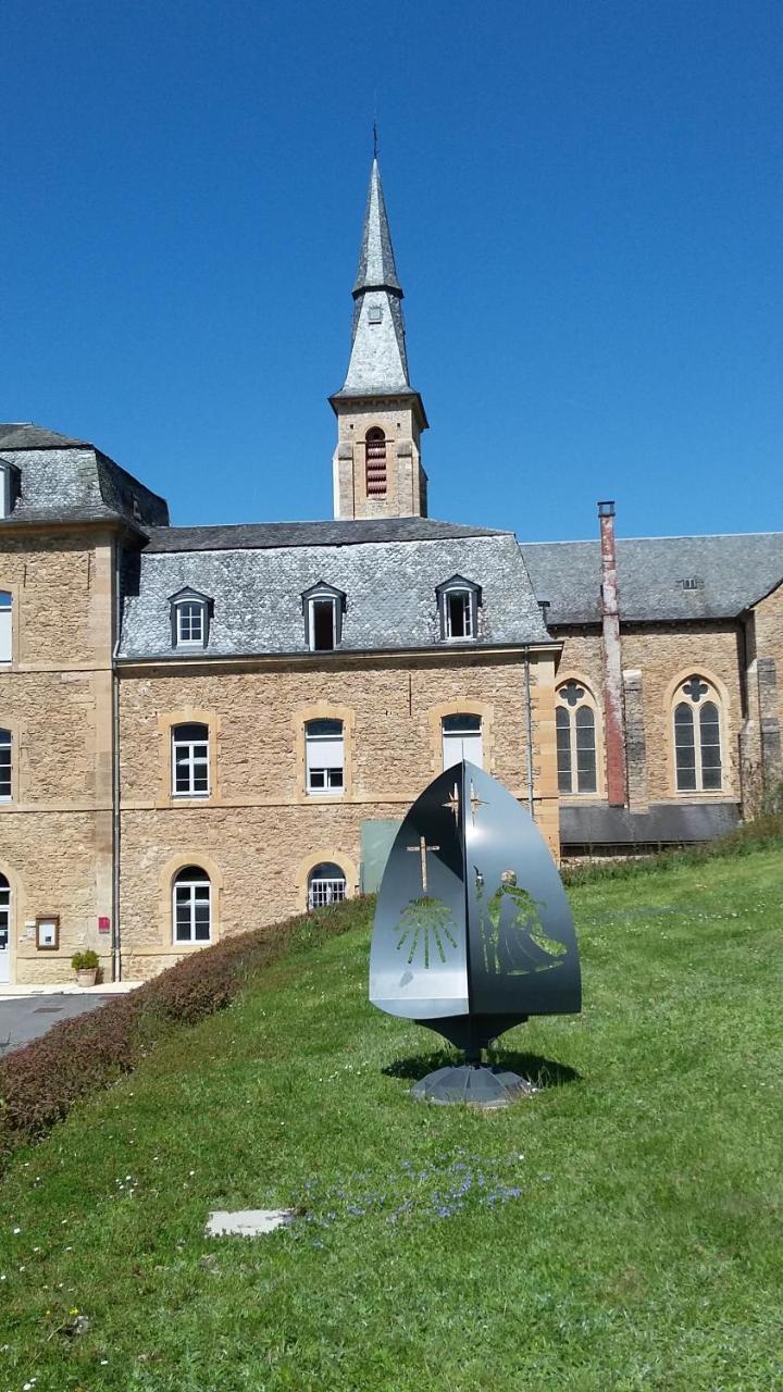 Accueil Du Couvent De Malet Otel Saint-Côme-dʼOlt Dış mekan fotoğraf