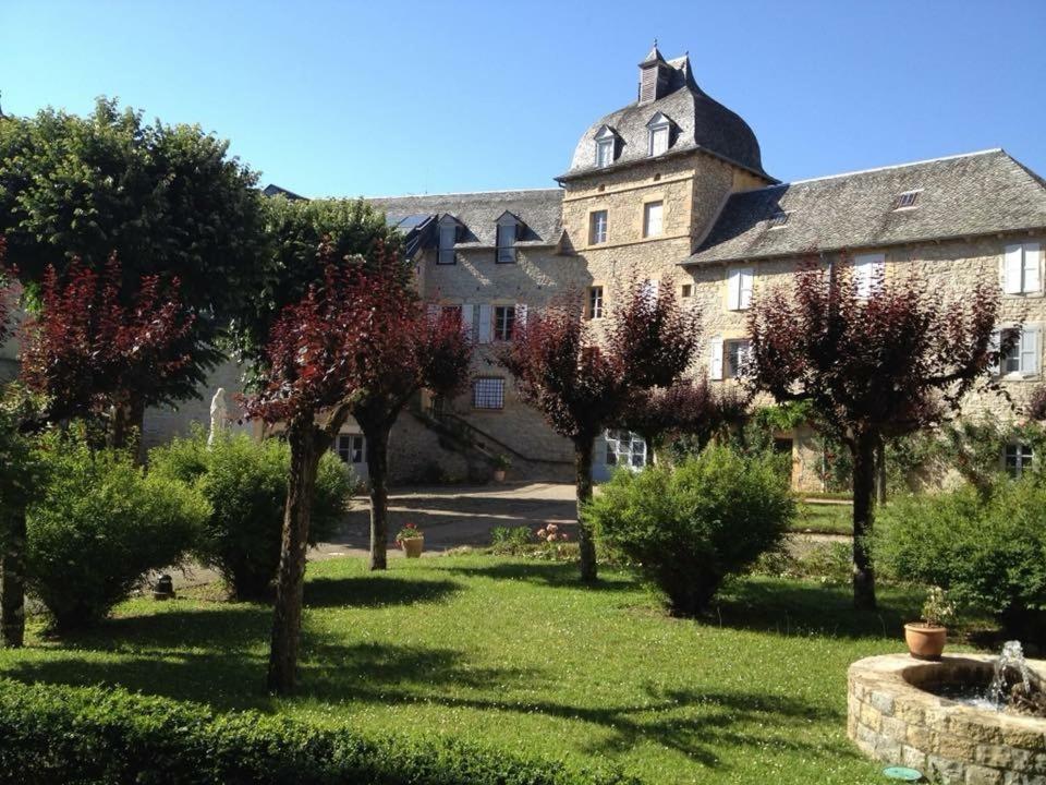 Accueil Du Couvent De Malet Otel Saint-Côme-dʼOlt Dış mekan fotoğraf